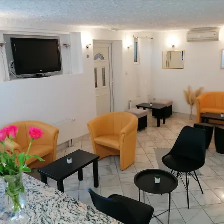 Hotel Garny Pleso-2