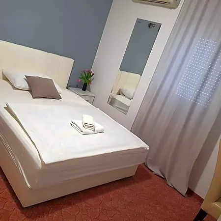 Hotel Garny Pleso-3